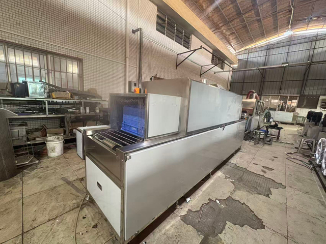 Reinigingsmachine voor pottendeksels